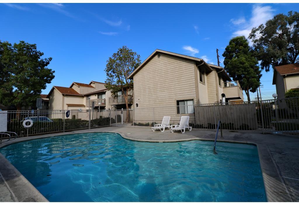 Magnolia Plaza - Photo 2 of 19