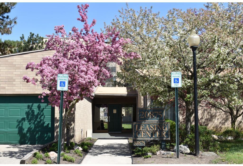 Towers of Southfield - Photo 3 of 19