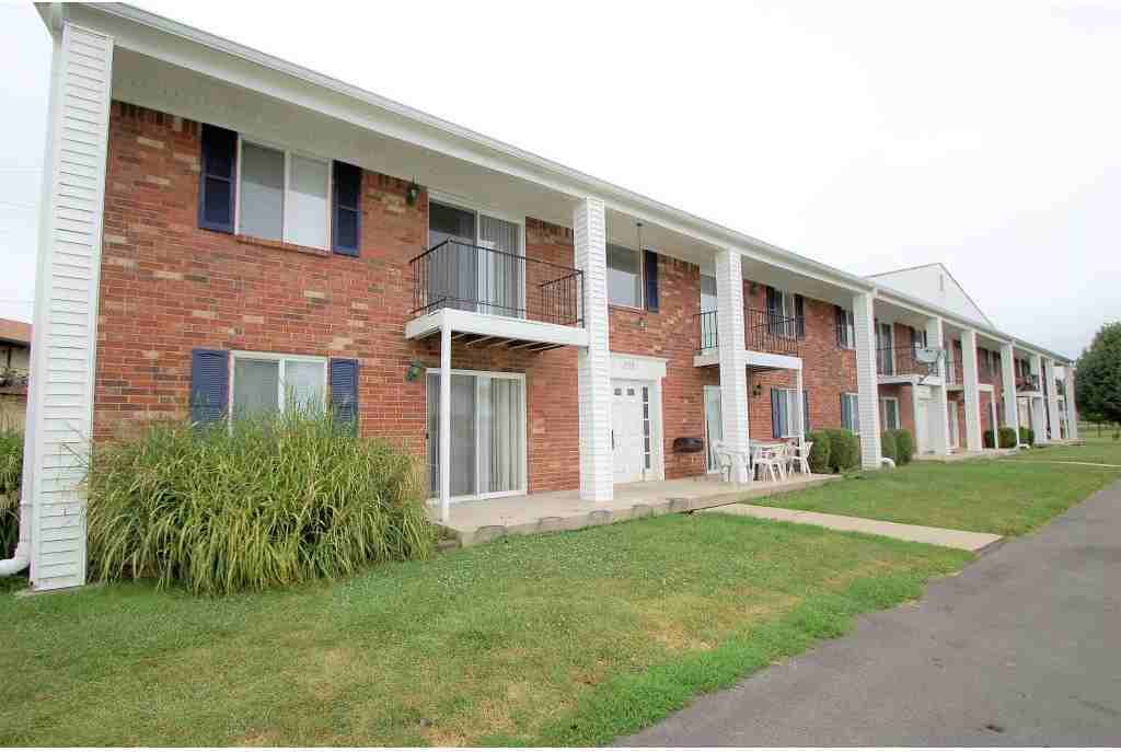 Cumberland Manor - Photo 3 of 19