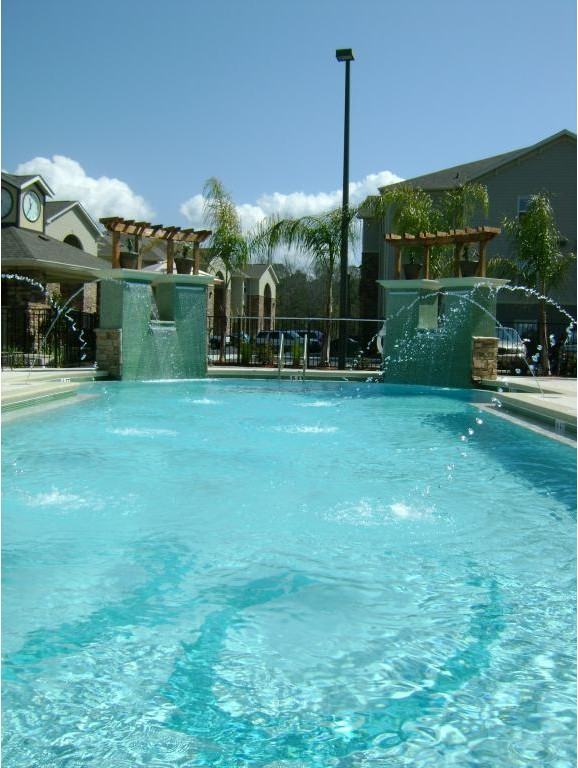 Whispering Palm Apartments - Photo 2 of 19