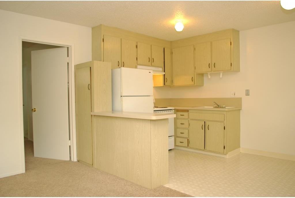 Hillview Apartments - Photo 3 of 12