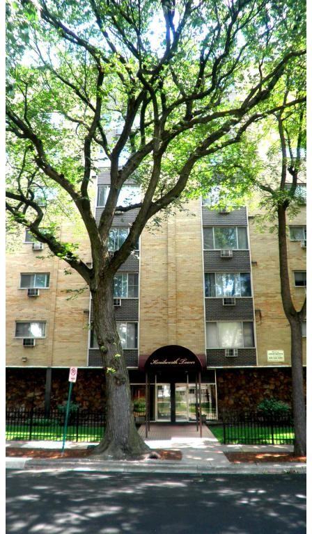 110 N Kenilworth Apartments - Photo 3 of 19