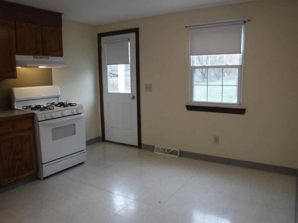 Elm Circle Apartments - Photo 3 of 18