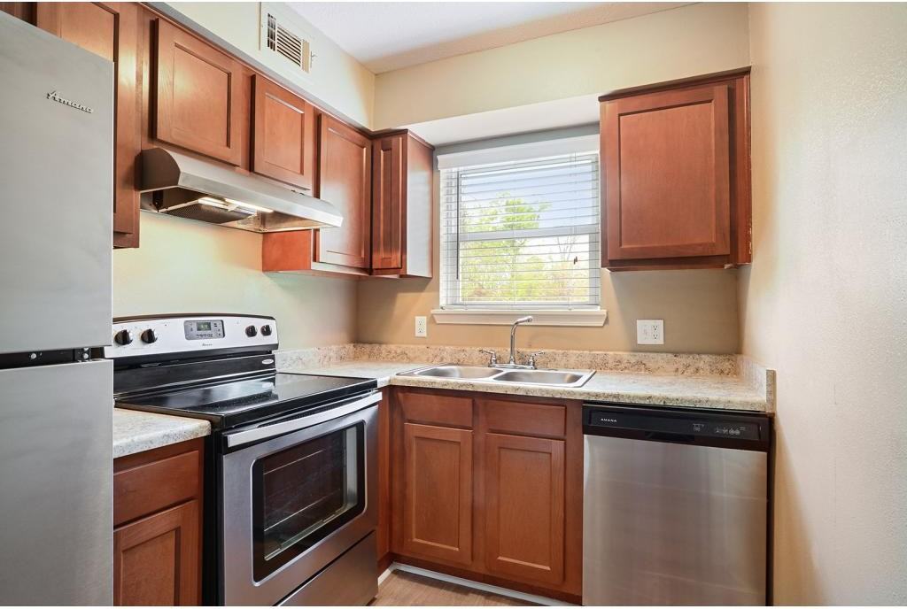 Avalon - Photo 3 of 19