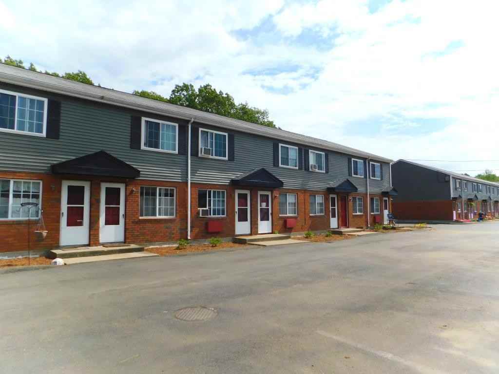 Oakwood Terrace - Photo 2 of 19