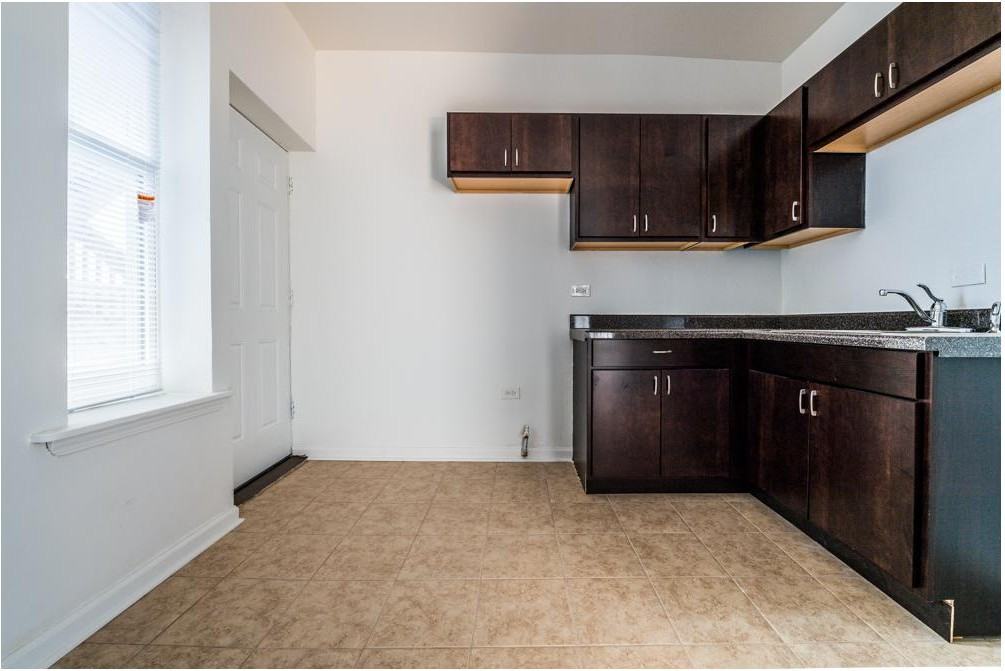 400 S Laramie Apartments - Photo 3 of 5