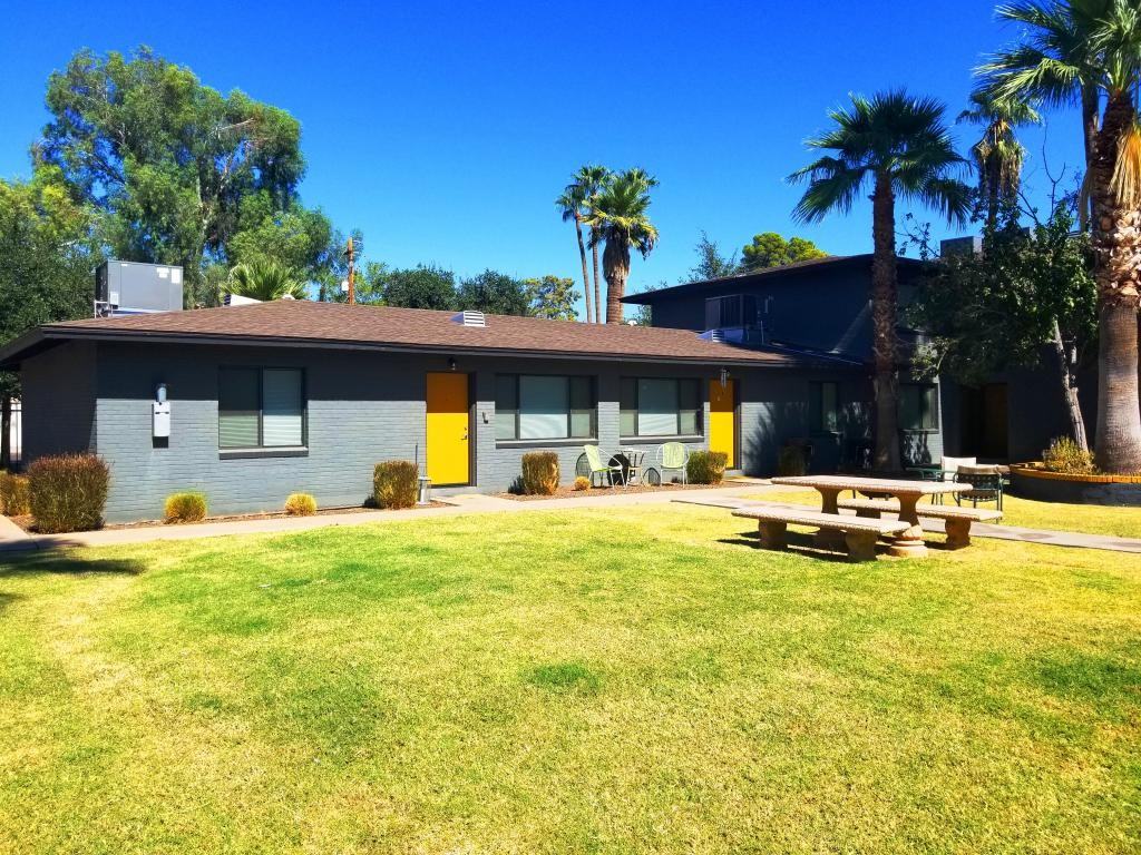 28 on Thomas - Photo 2 of 20