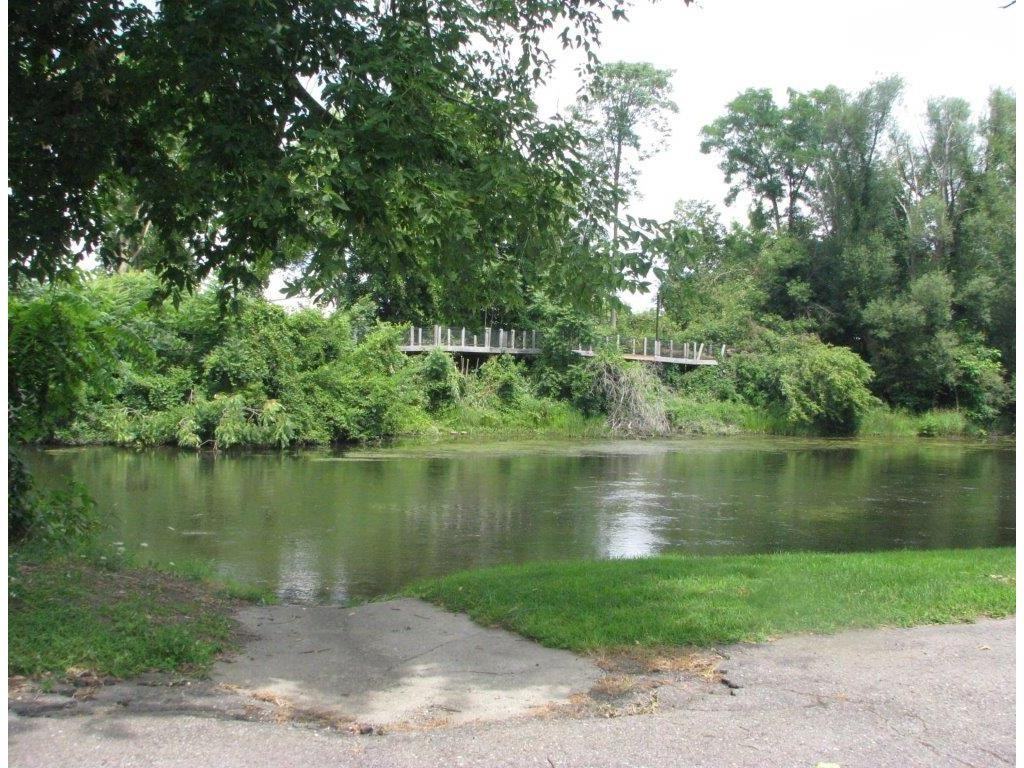 Riverside Apartments and Virginia Manor Apartments - Photo 3 of 19