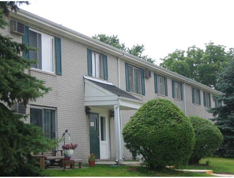 Hawthorne Club Apartments - Photo 3 of 14