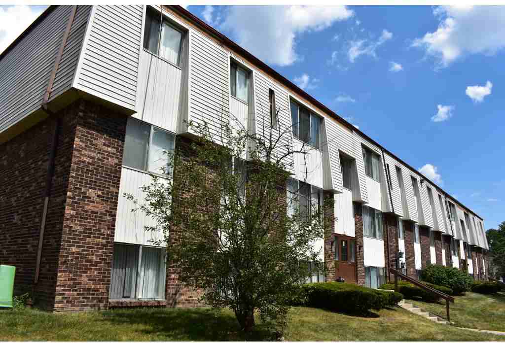 Huron View Apartments - Photo 3 of 19