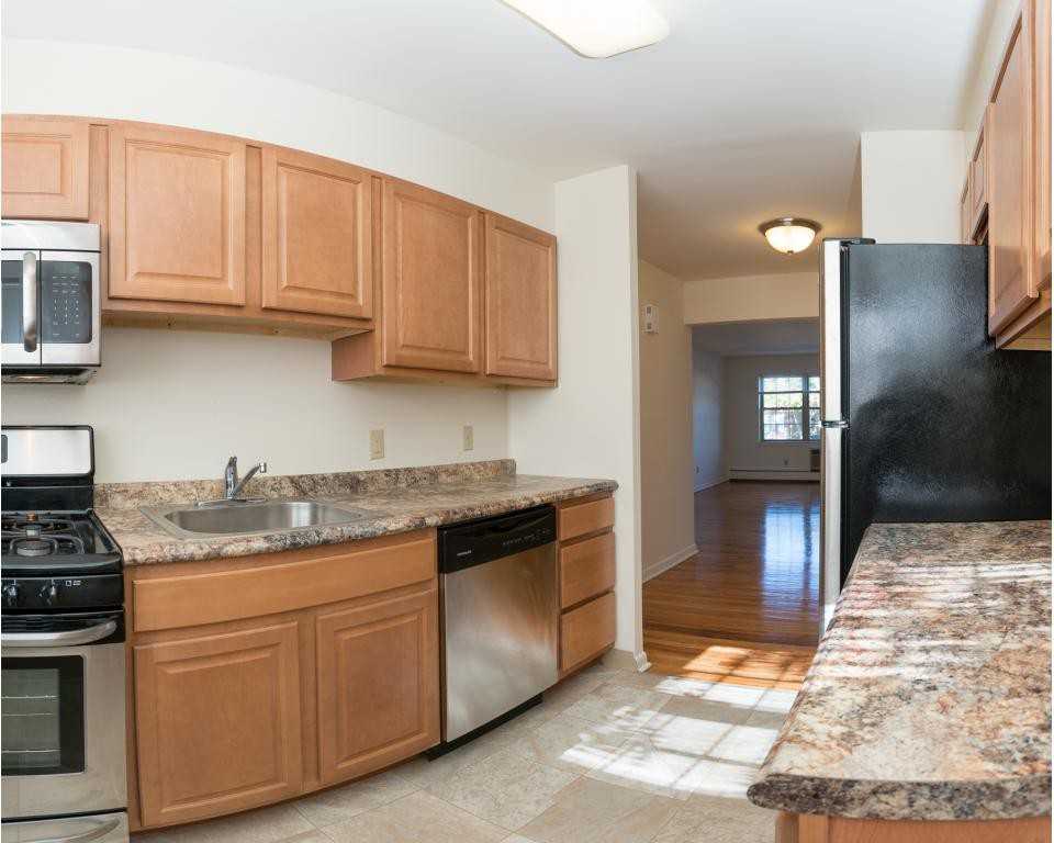 Summit Manor - Photo 2 of 16