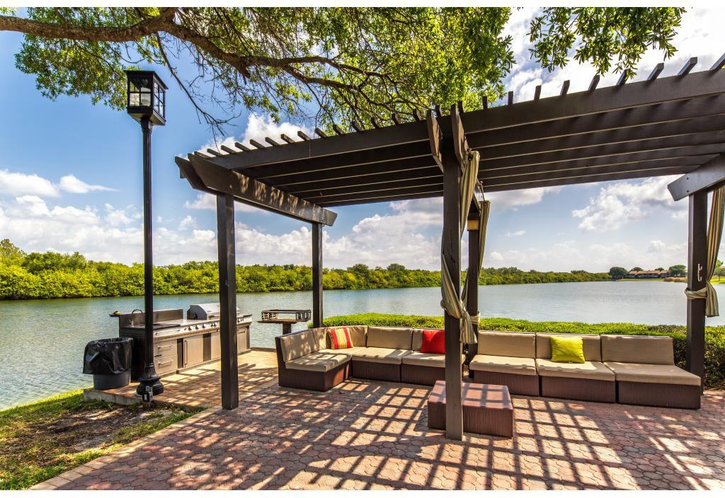 Lincoln Shores - Photo 3 of 19