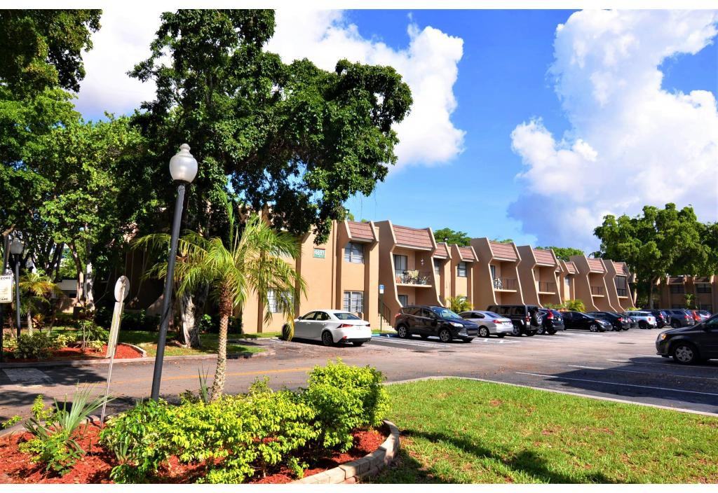 Courtyards at Miami Lakes - Photo 2 of 19