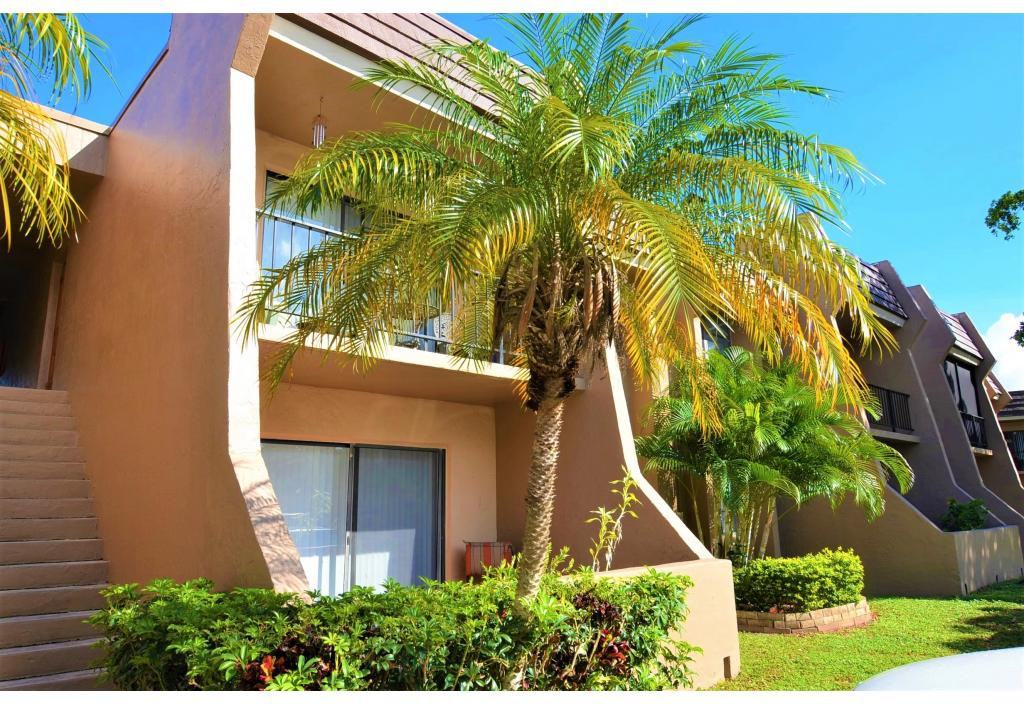 Courtyards at Miami Lakes - Photo 3 of 19