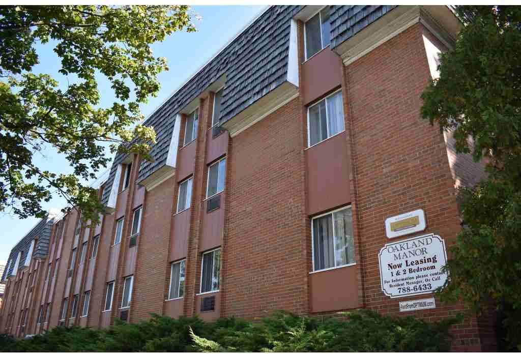 Oakland Manor - Photo 3 of 19