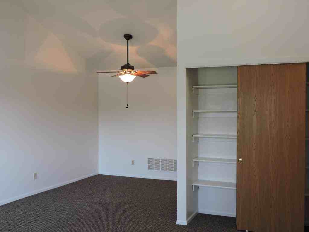 Oak Terrace Apartments - Photo 3 of 19
