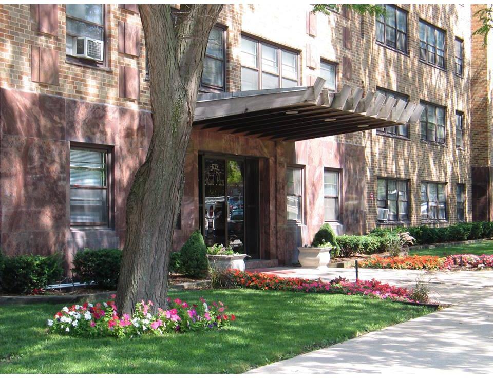 Royal Plaza - Photo 2 of 14