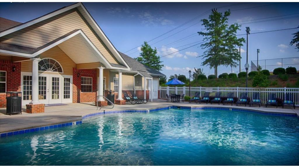 Ashbrook Pointe 2826 Vanstory St, Greensboro, NC 27407 Apartment