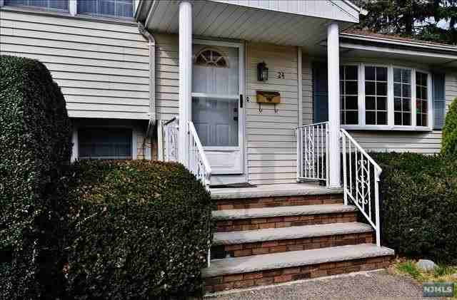 24 Fieldmere Ave - Photo 2 of 15