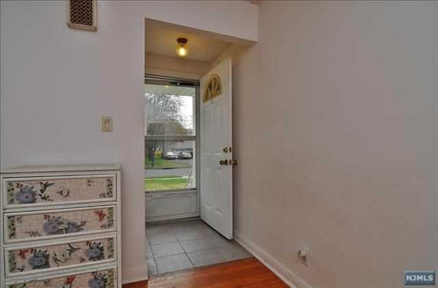 24 Fieldmere Ave - Photo 3 of 15