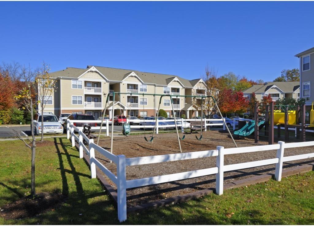 Somerset Pointe - Photo 3 of 20