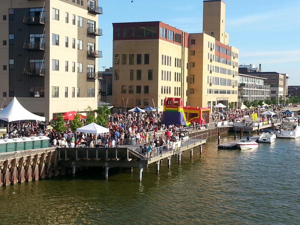 The Flats on the Fox - Photo 3 of 19