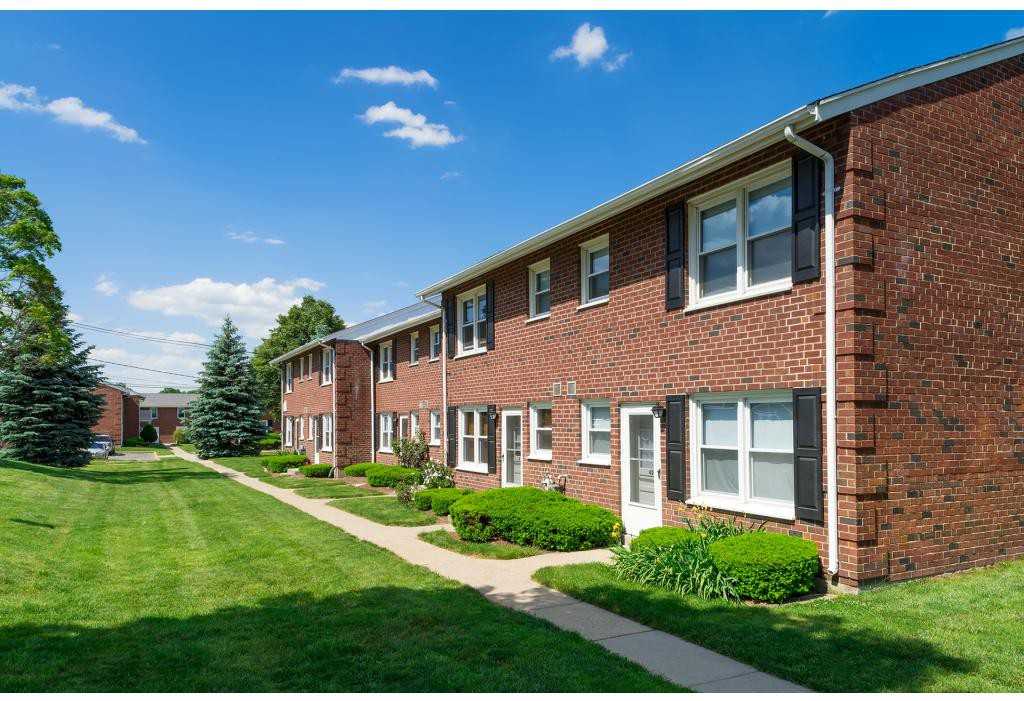 Greenwoods Apartments - Photo 3 of 20