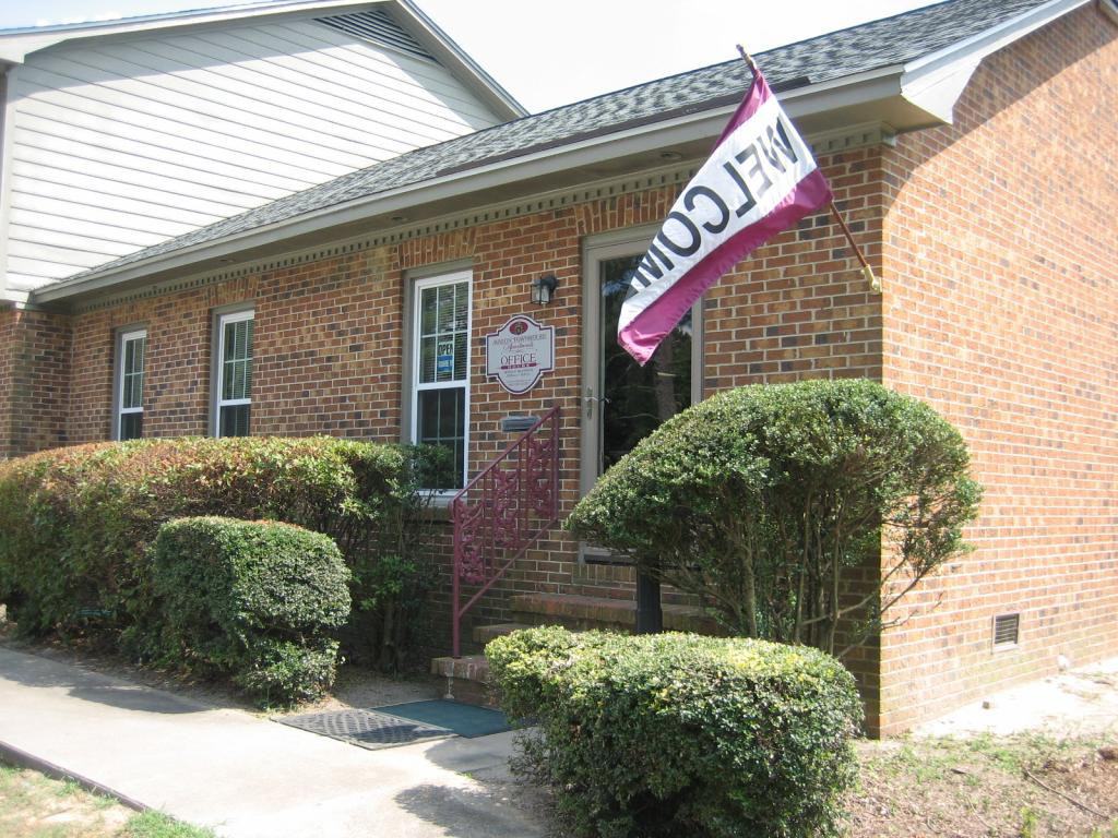 Avalon Townhouse Apartments - Photo 3 of 15