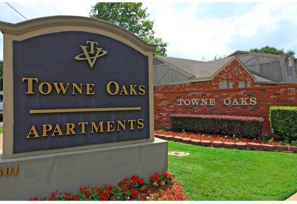 Towne Oaks Apartment Homes - Photo 3 of 15