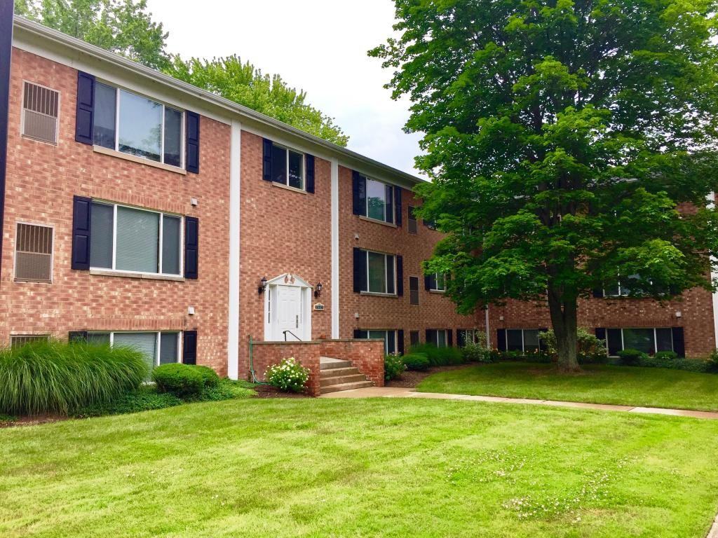 Georgetown Manor Apartments - Photo 3 of 11