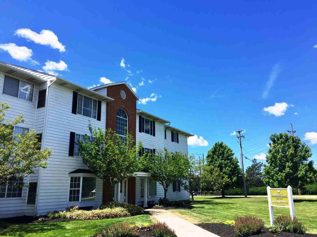 Cambridge Court Apartments - Photo 3 of 11