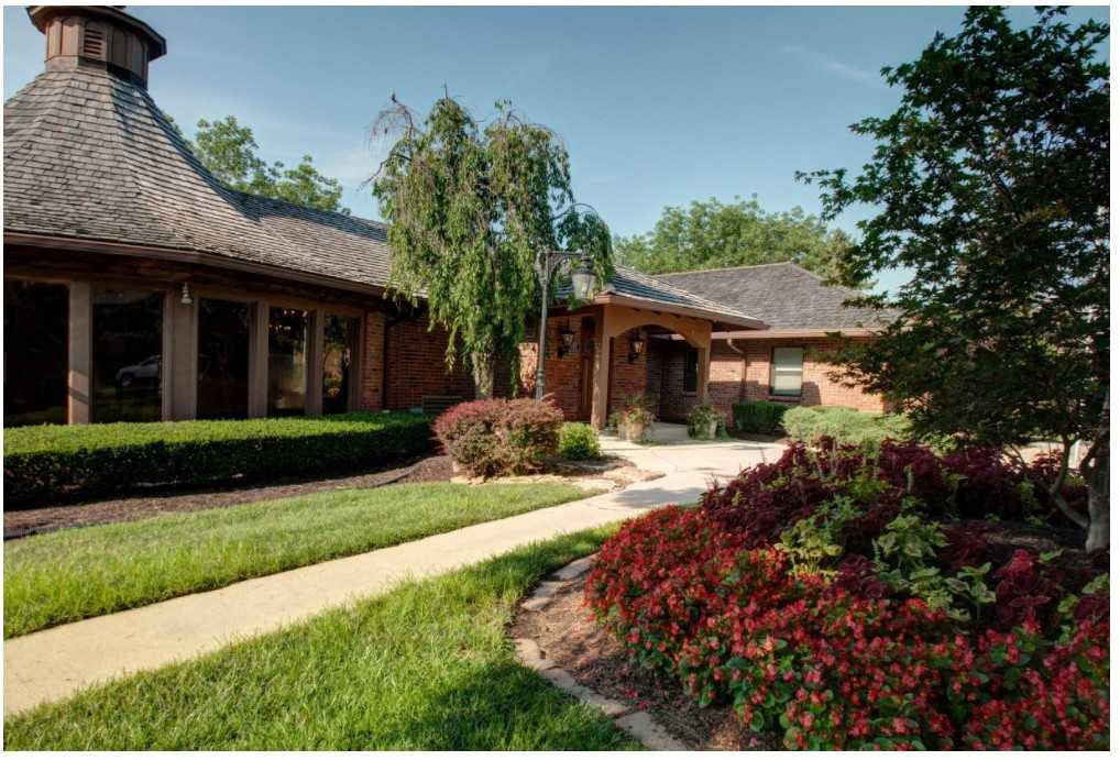 Villa Medici Apartments and Townhomes 9550 Ash St, Overland Park, KS 66207 Apartment for