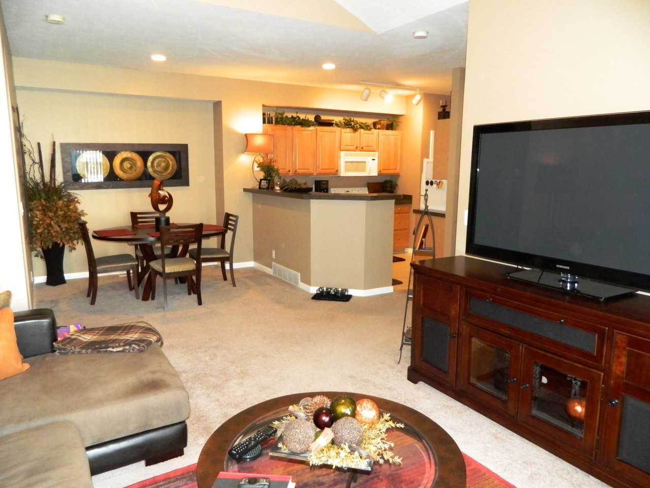 Cambridge Villas - Photo 3 of 47