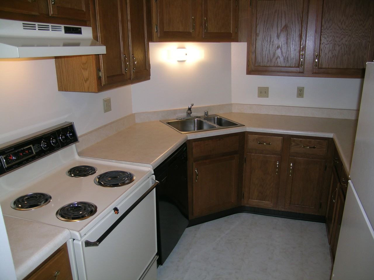 Parquelynn Village Apartments - Photo 2 of 18