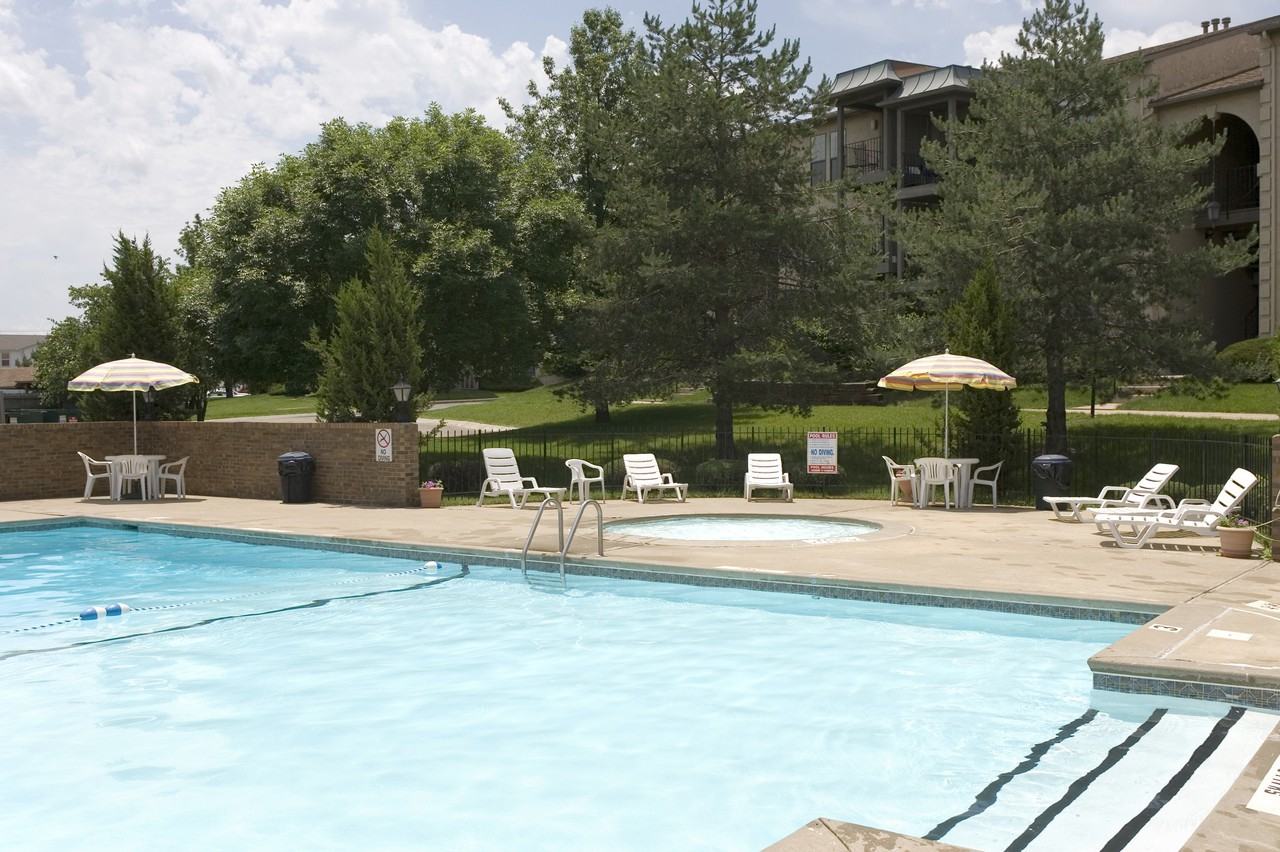 Coves North Apartments - Photo 2 of 14