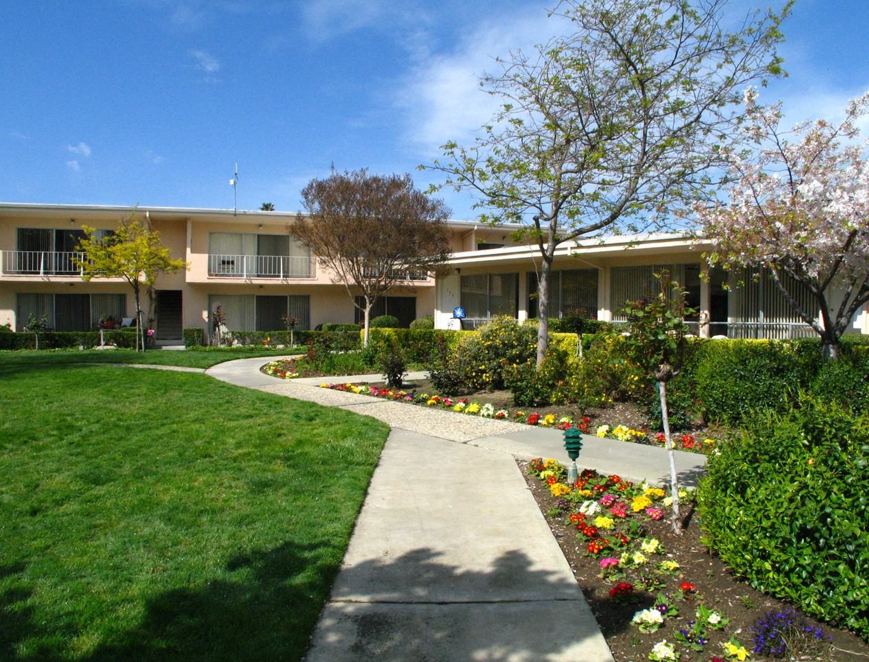 Gardens Of Fontainbleu Apartments