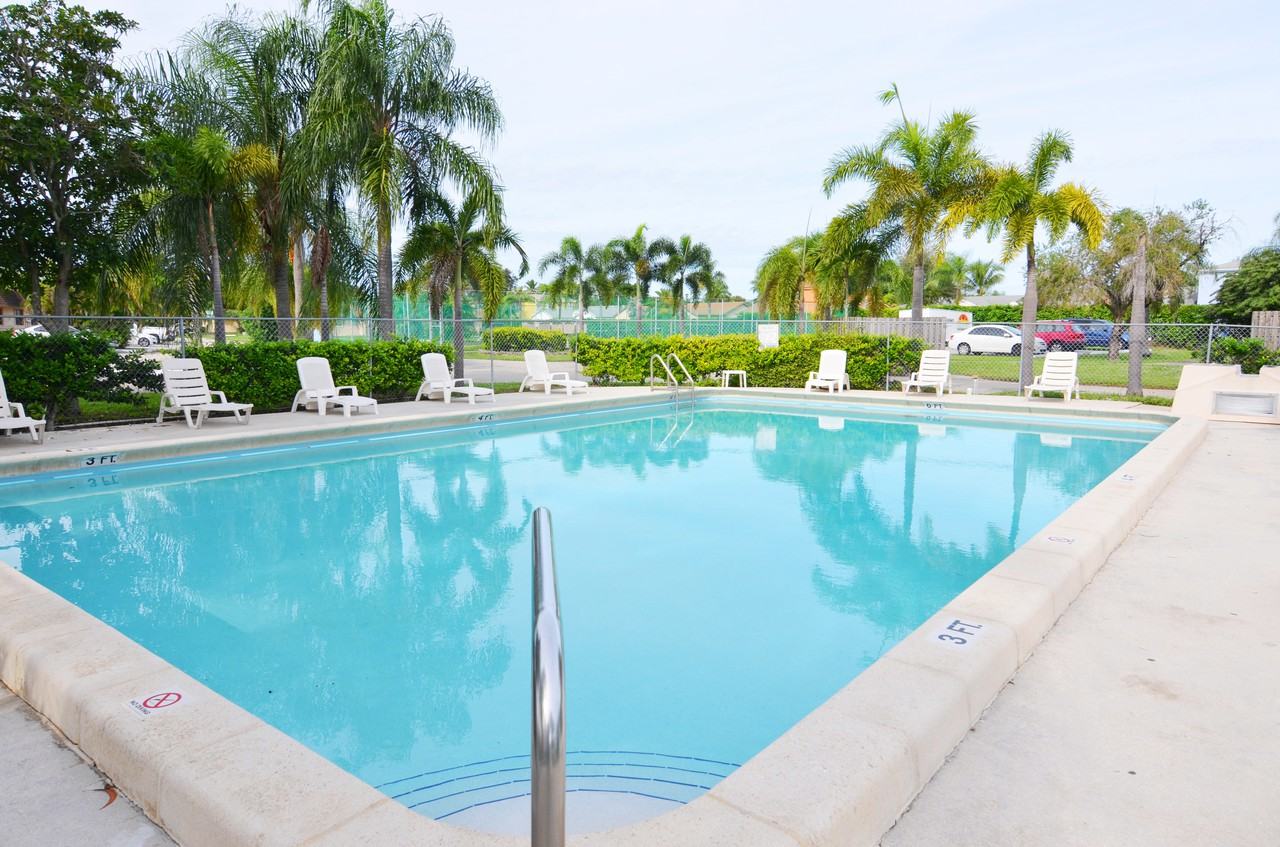 Lakeside Villas - Photo 3 of 23