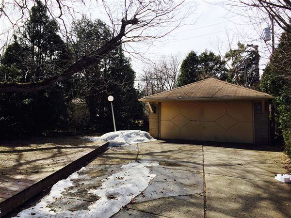 9191 Berwyn - Photo 2 of 10