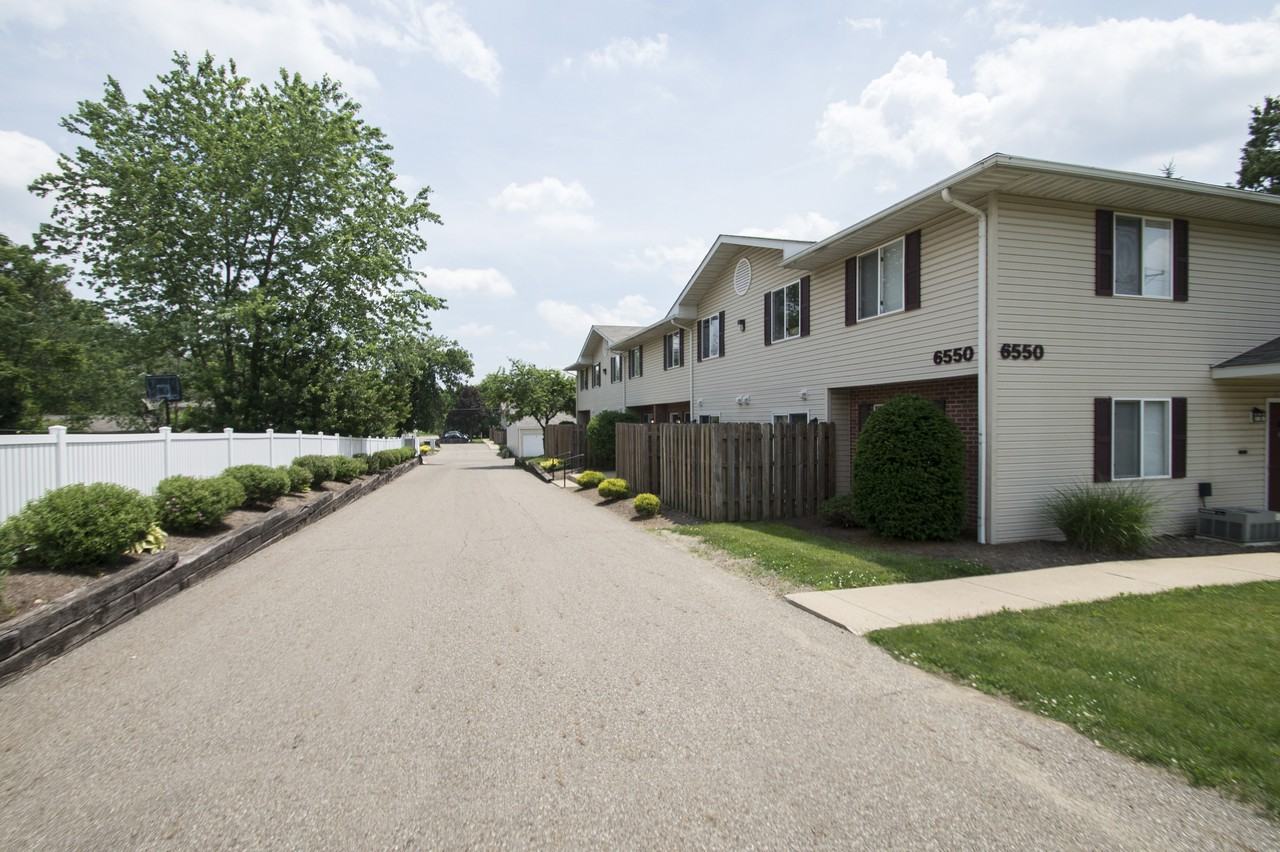 DeVille Northgate Apartments - Photo 3 of 18