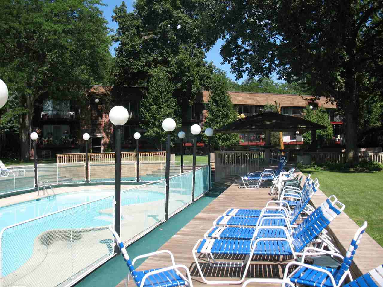 Woodside Village Apartments 21821 Woodruff Rd, Rockwood, MI 48173