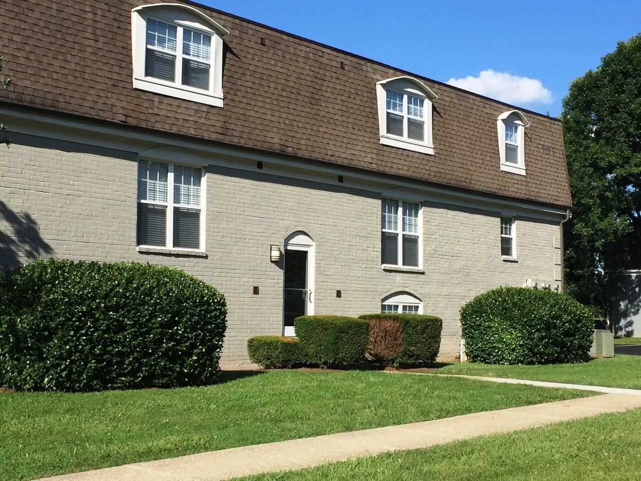 The Wellington - Photo 2 of 19