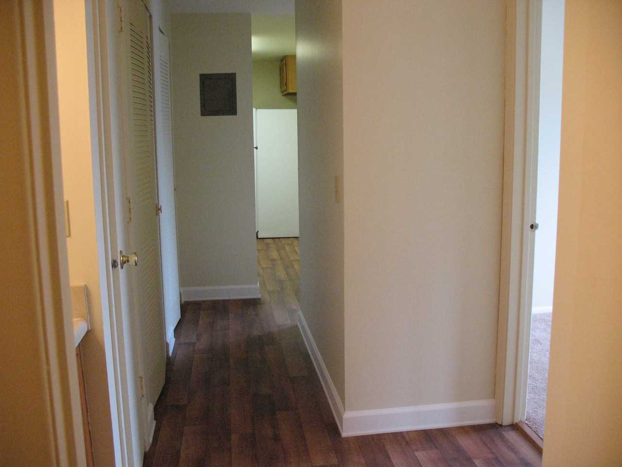 Bowling Green Village Apts - Photo 3 of 17