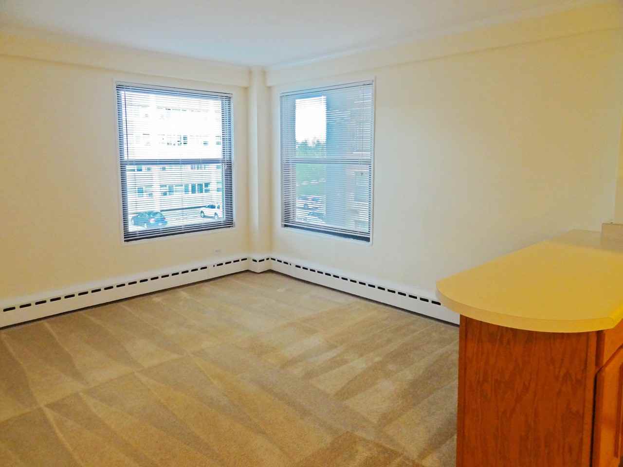 850 Argyle Place Apartments - Photo 2 of 12