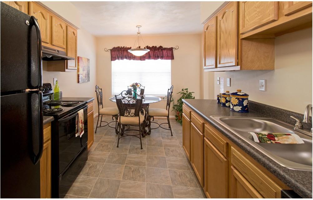 College Square at Harbour View Townhome Apartments - Photo 2 of 16