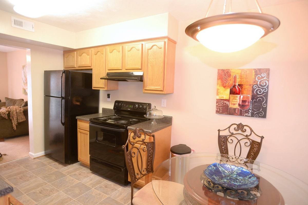 College Square at Harbour View Townhome Apartments - Photo 3 of 16