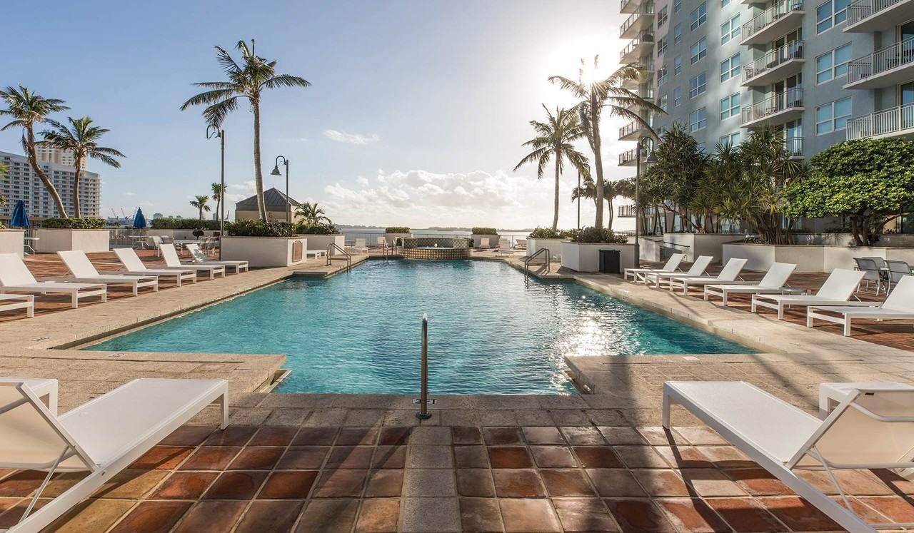 Yacht Club at Brickell Apartments 1111 Brickell Bay Dr, Miami, FL