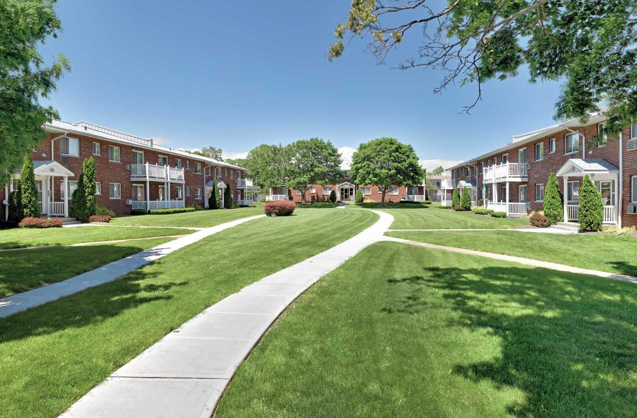 Lake Grove Apartments - Photo 2 of 26