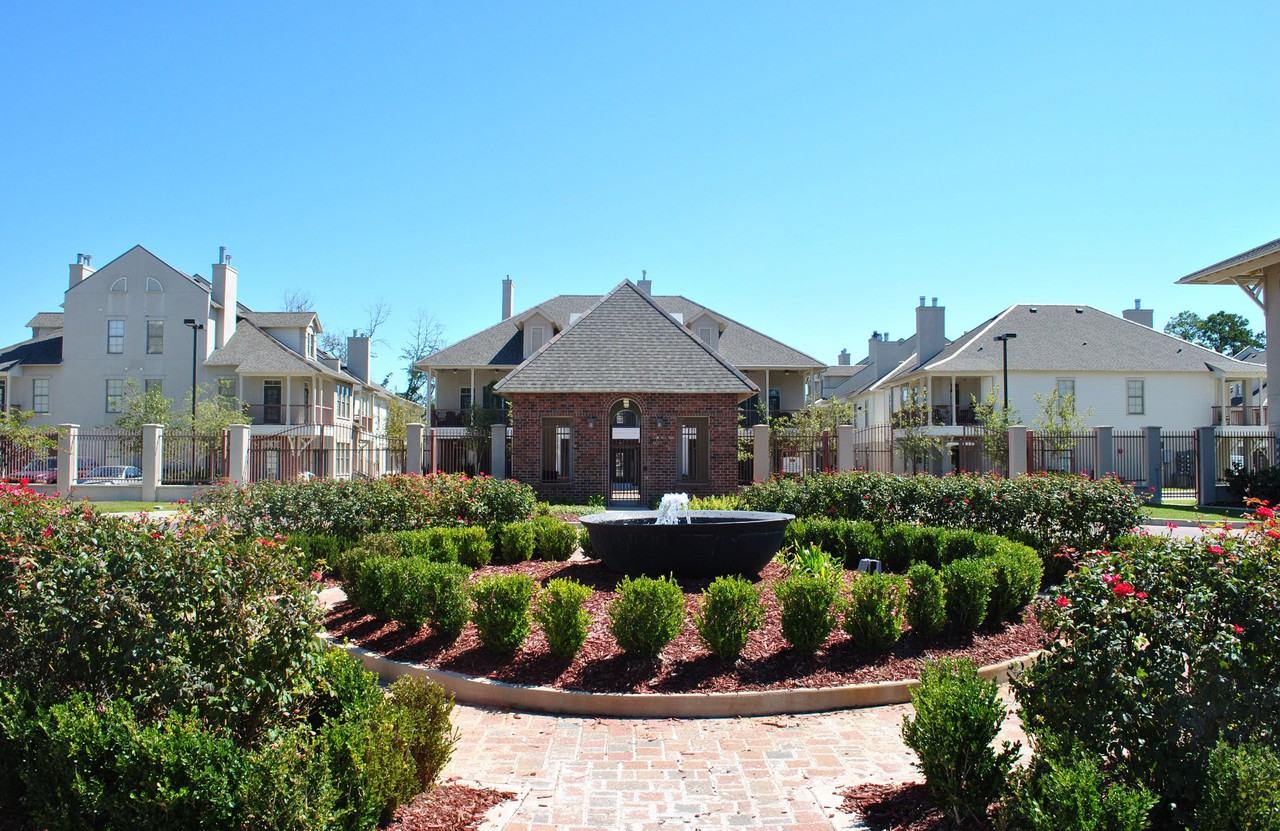 Chenier Apartments - Photo 2 of 43