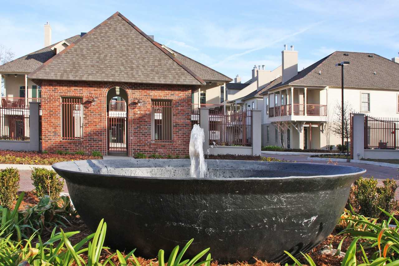 Chenier Apartments - Photo 3 of 43