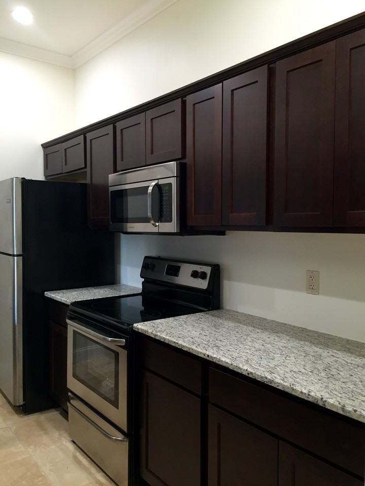 Edgewater Apartments - Photo 3 of 31